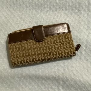 Giani Bernini Wristlet